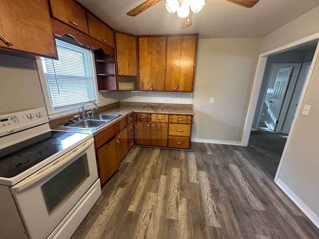 107 S Arlington Ave - Photo 7 of 16