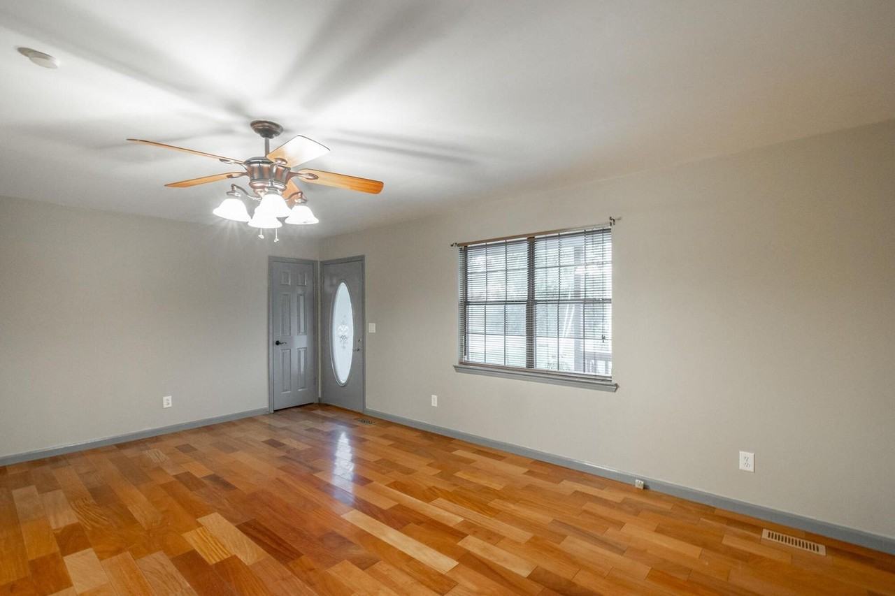 705 State Line Rd - Photo 3 of 17