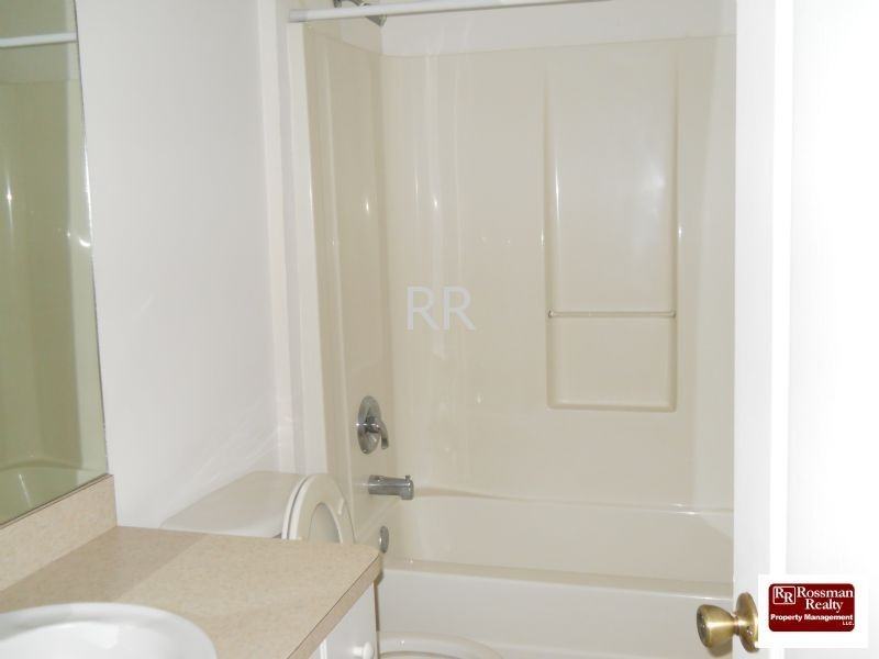 2016 Ne 7th Pl - Photo 7 of 7