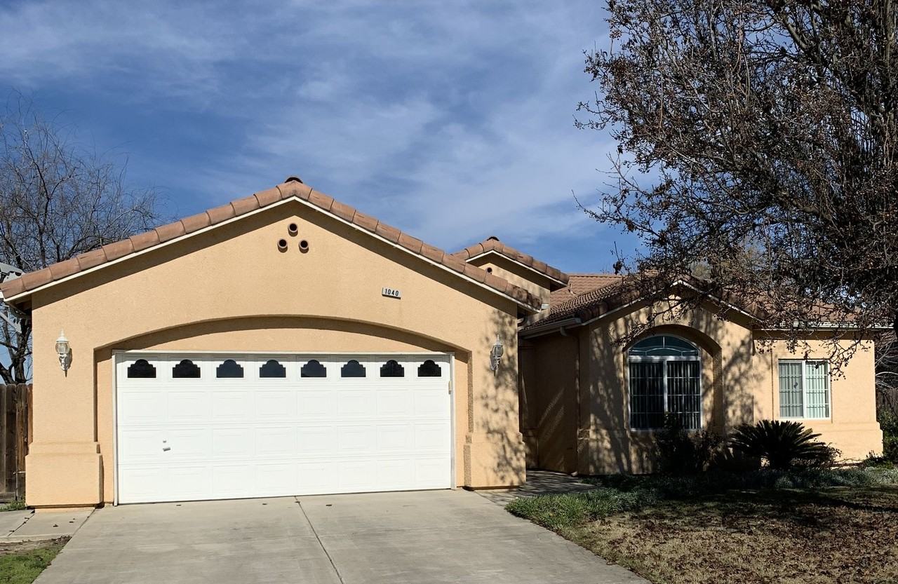 1040 Lords Ct - Photo 2 of 22