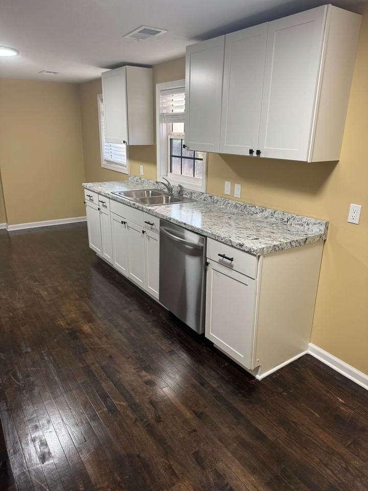 1413 Collins Drive - Photo 5 of 17