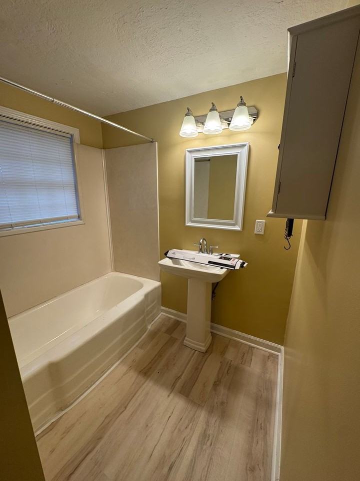 1413 Collins Drive - Photo 7 of 17