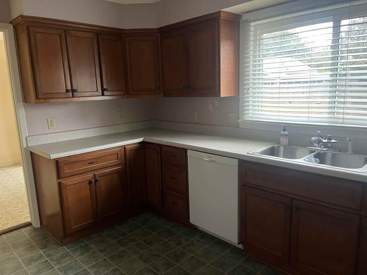 411 Berkley Street Southeast - Photo 3 of 12