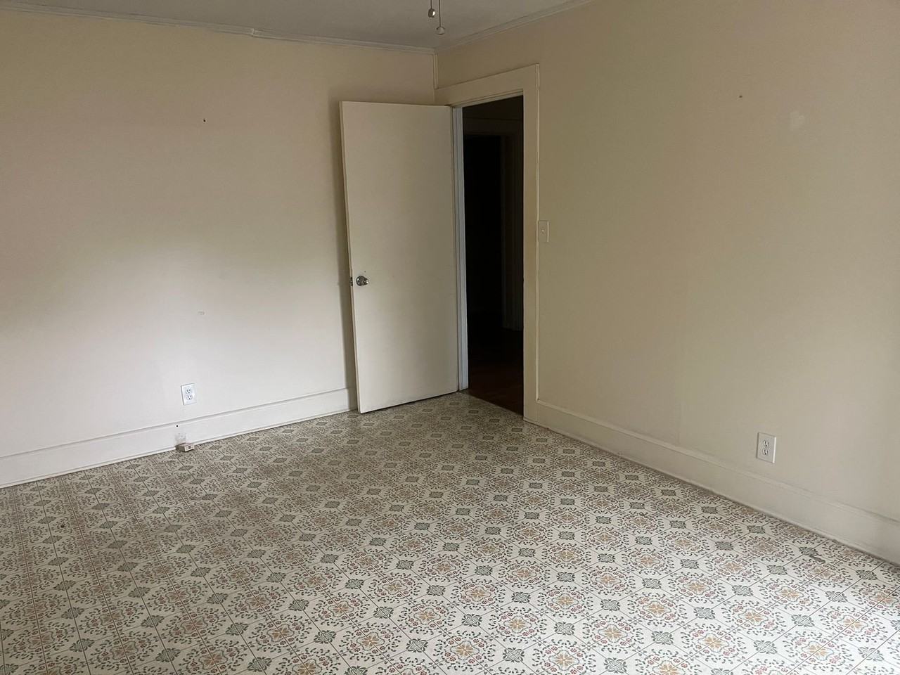 411 Berkley Street Southeast - Photo 5 of 12