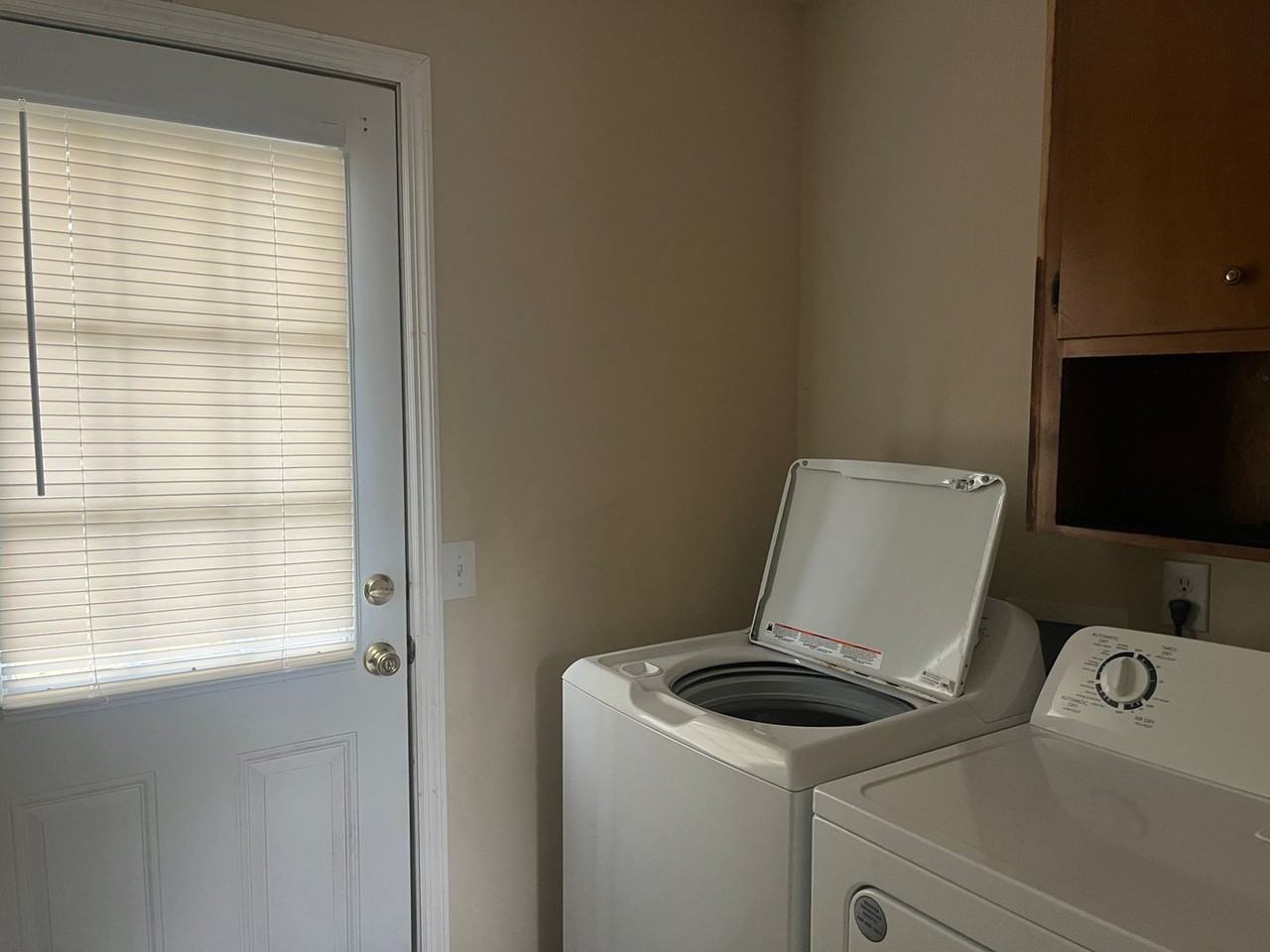 411 Berkley Street Southeast - Photo 7 of 12