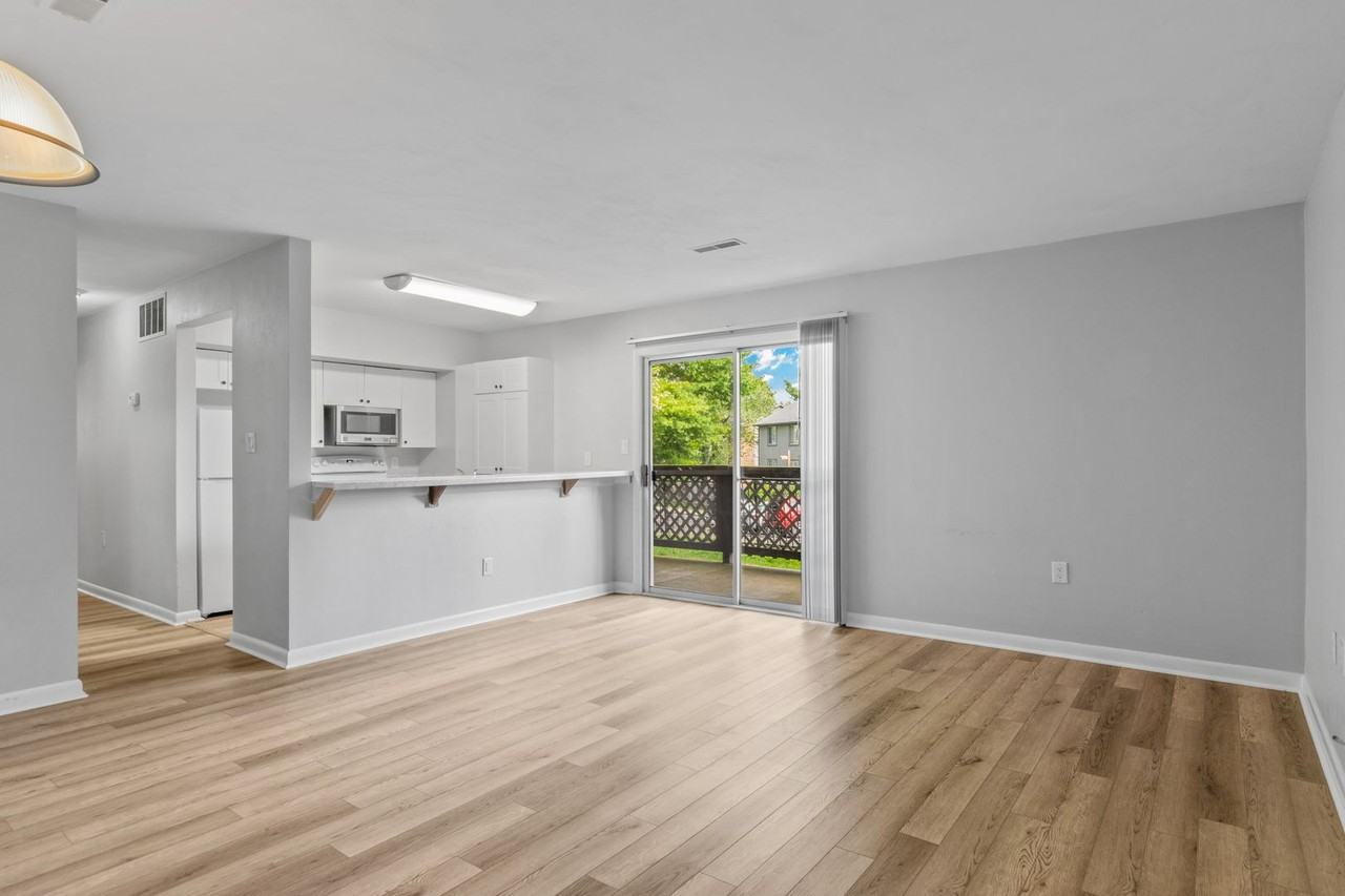 804 Claytor Sq - Photo 2 of 20