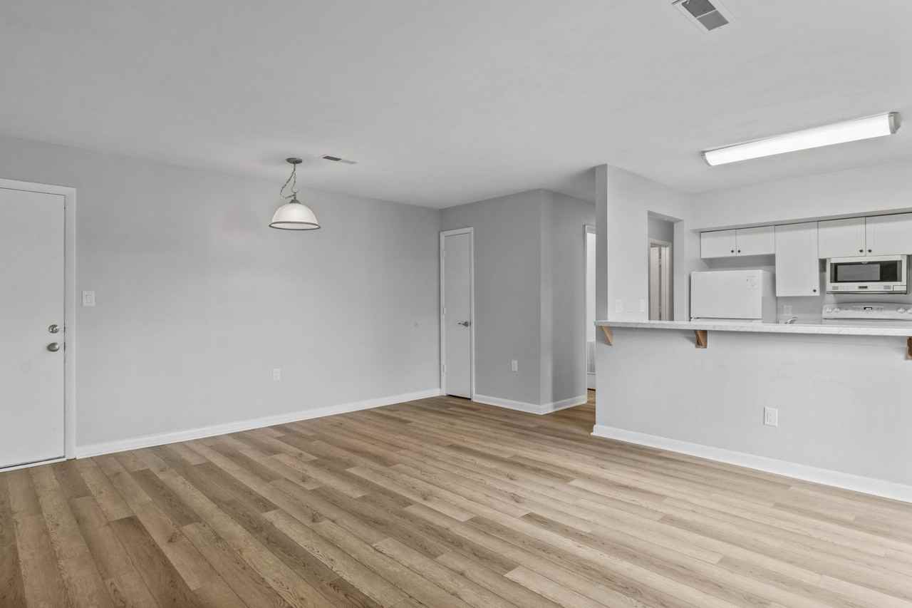 804 Claytor Sq - Photo 4 of 20