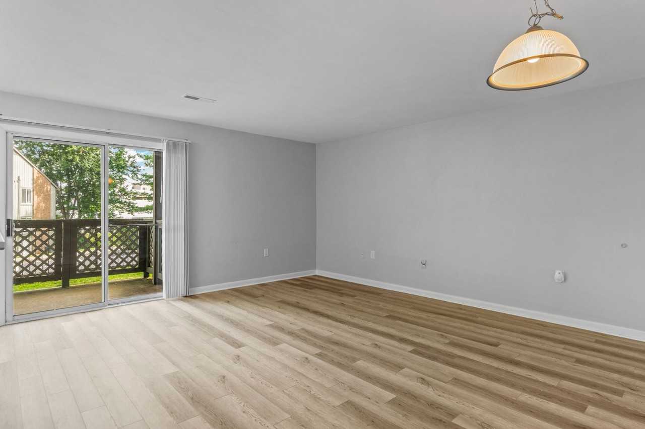 804 Claytor Sq - Photo 5 of 20