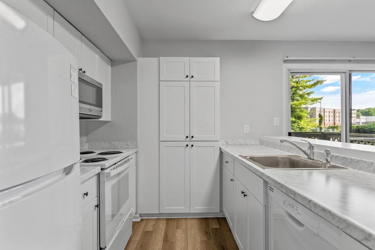 804 Claytor Sq - Photo 7 of 20