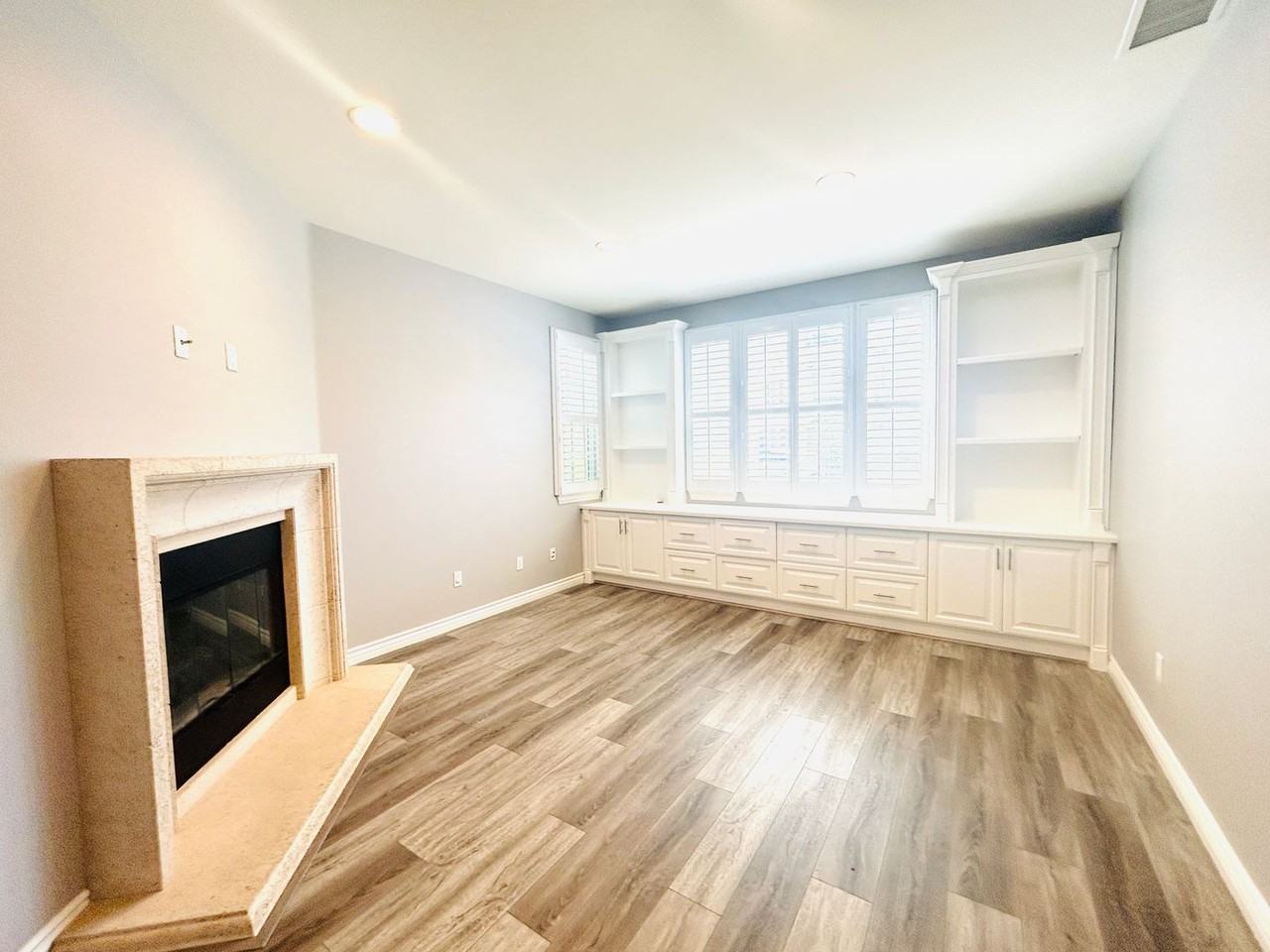 4701 Luna Ct - Photo 4 of 30