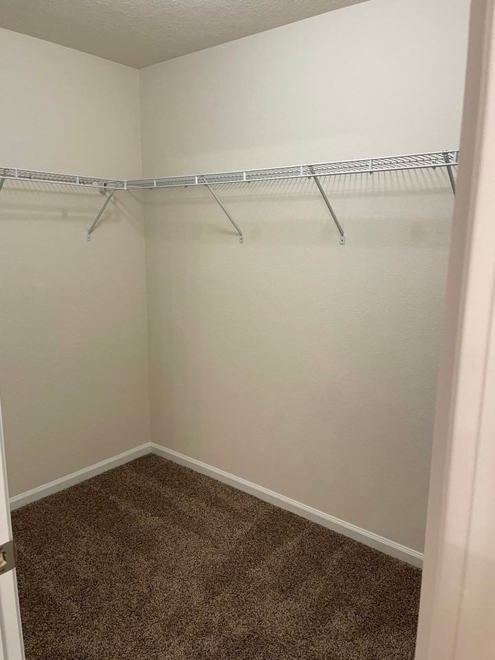 127 Teakwood Drive - Photo 4 of 18