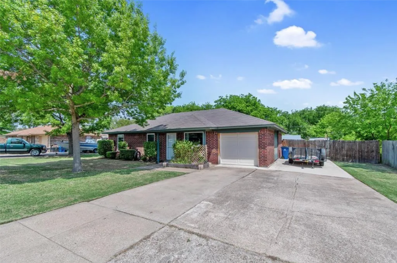 433 White Oak Lane - Photo 3 of 18