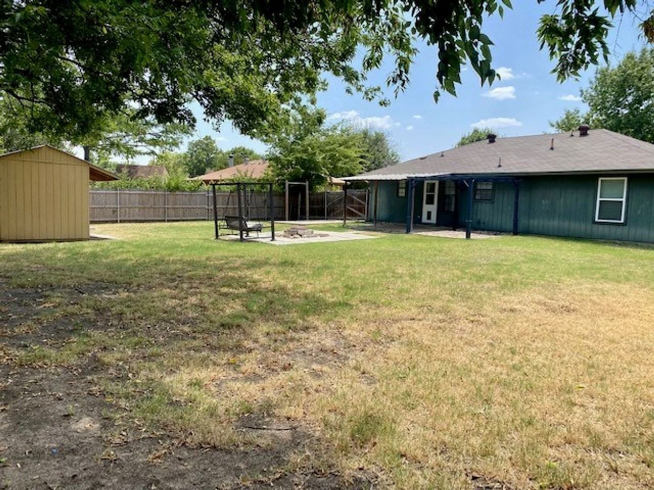 433 White Oak Lane - Photo 4 of 18