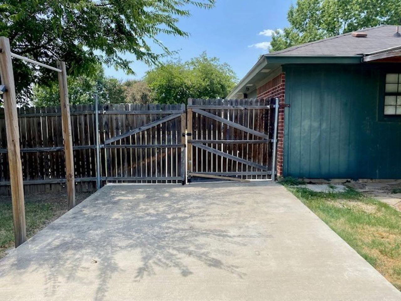 433 White Oak Lane - Photo 5 of 18