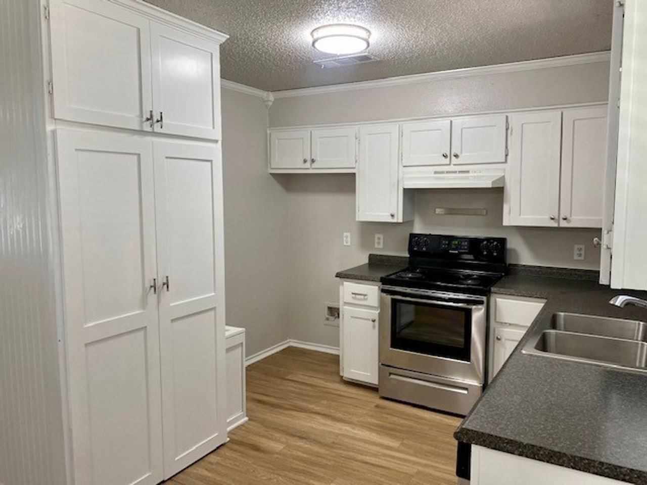 433 White Oak Lane - Photo 7 of 18