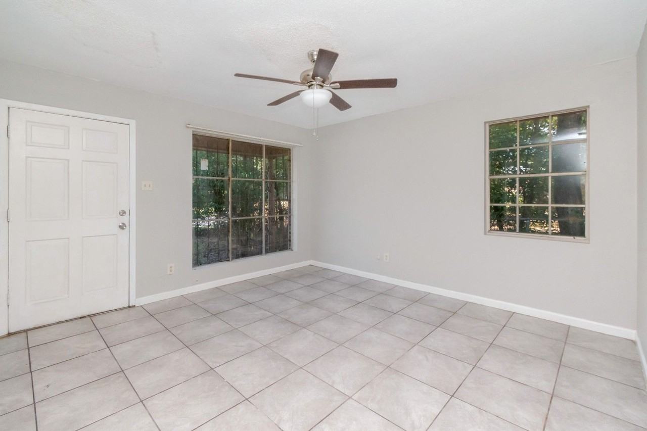 1517 Colgin St - Photo 4 of 21