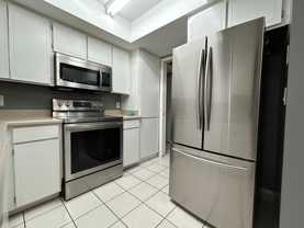 1101 N April #B - Photo 1 of 1