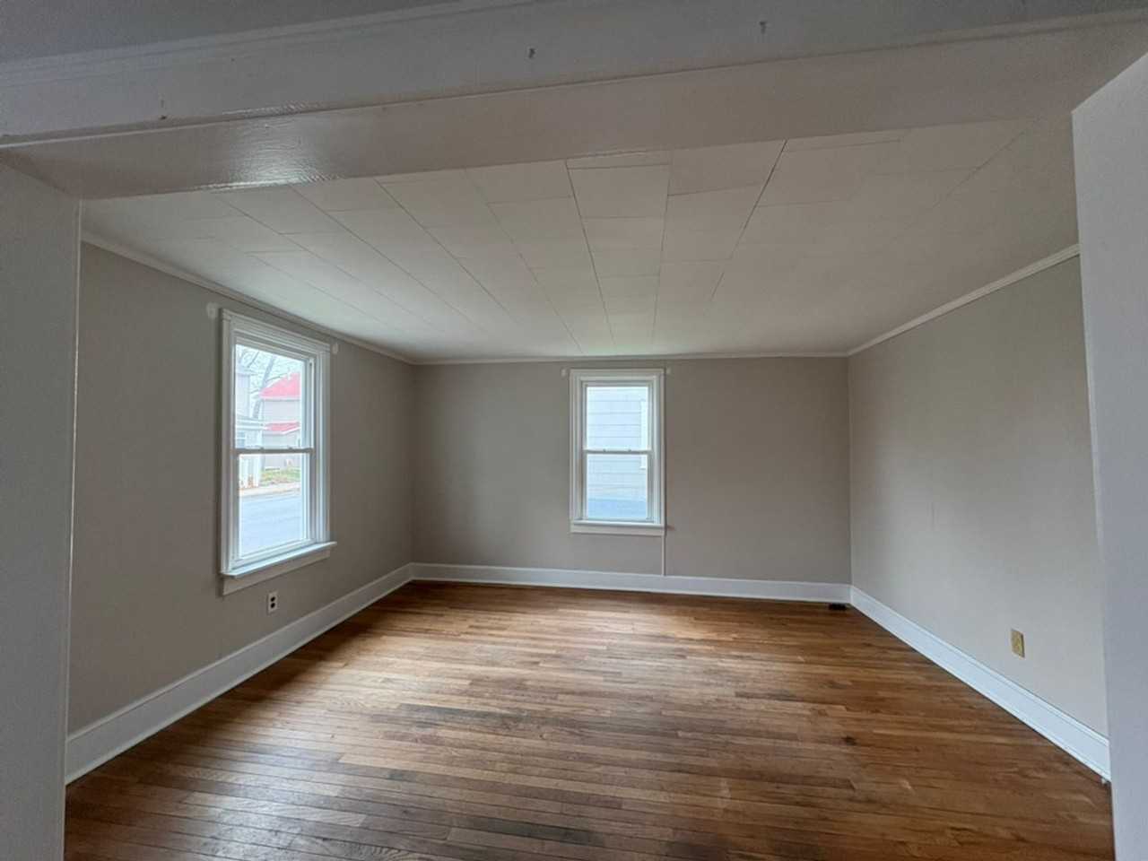 251 Wayne Ave - Photo 3 of 20