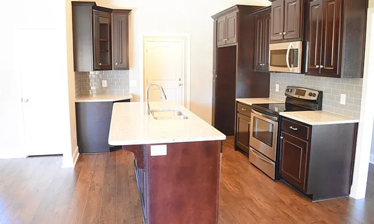 10 10 Ivy Cross - Photo 2 of 19