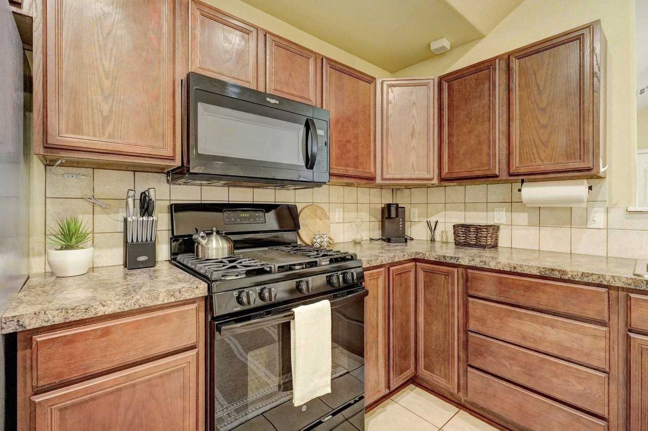 10601 North 146th East Avenue - Photo 5 of 32