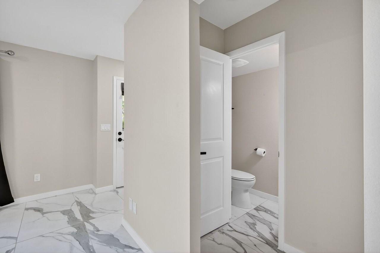 1339 N 44th St - Photo 6 of 41