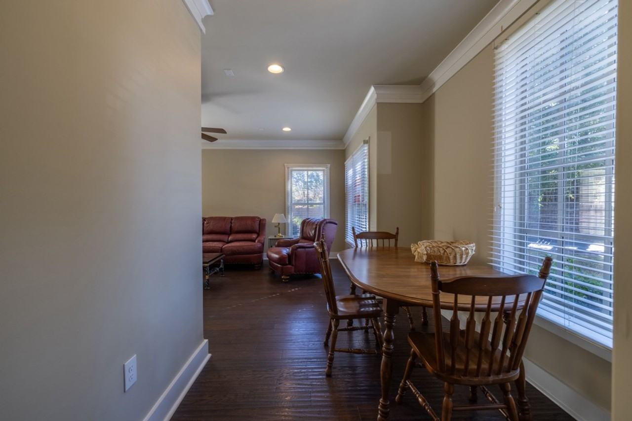 1213 Retreat - Photo 3 of 13