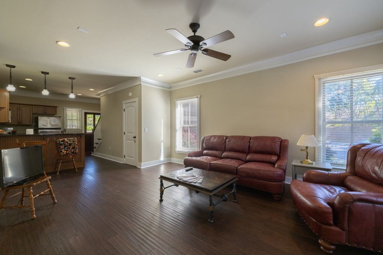 1213 Retreat - Photo 4 of 13