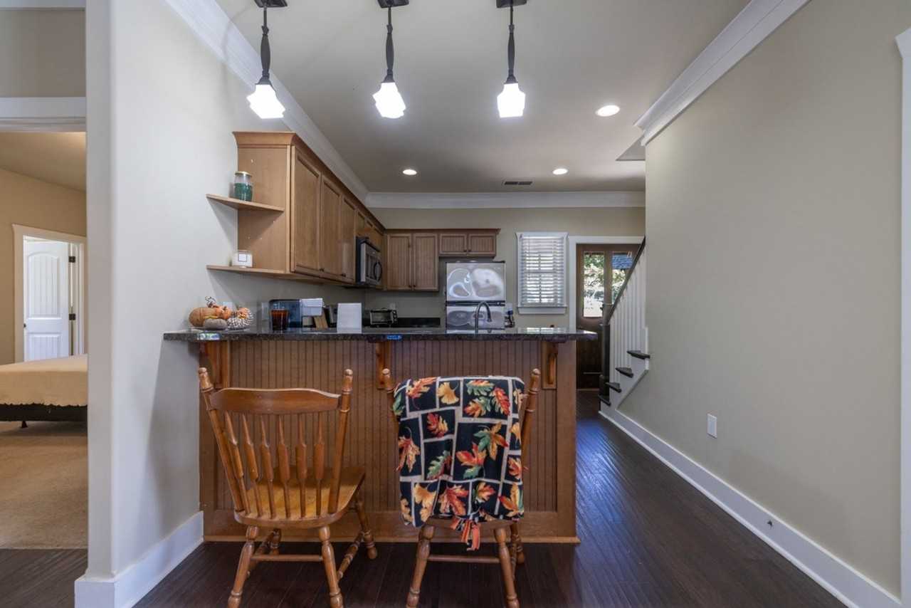 1213 Retreat - Photo 5 of 13