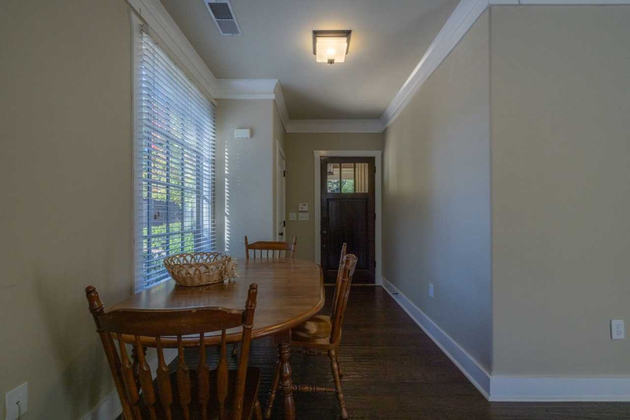 1213 Retreat - Photo 7 of 13