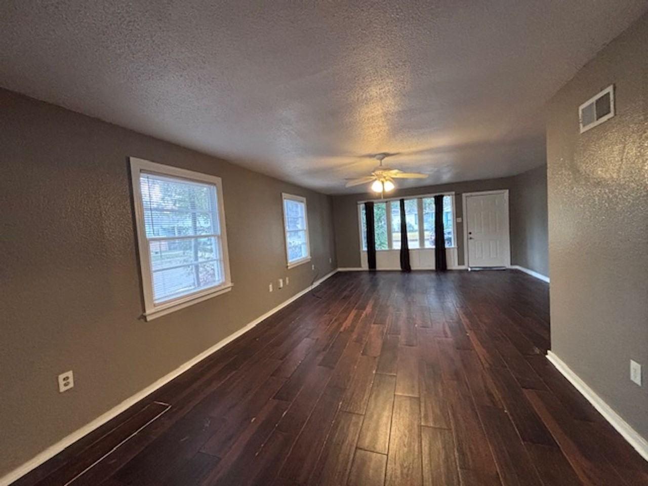 3906 South Barrow Drive - Photo 4 of 22