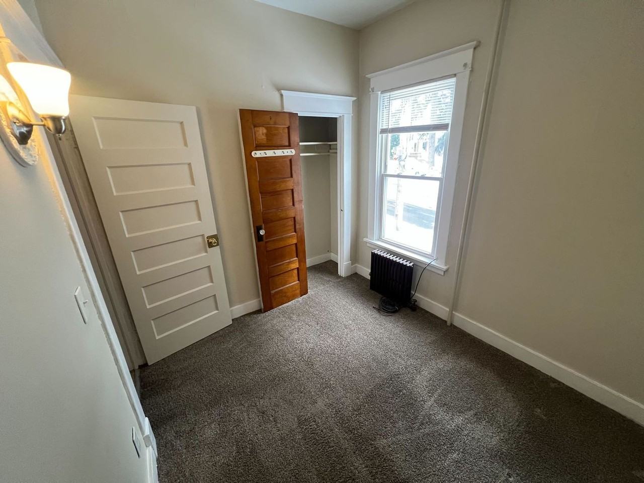 28 Columbia St - Photo 4 of 9