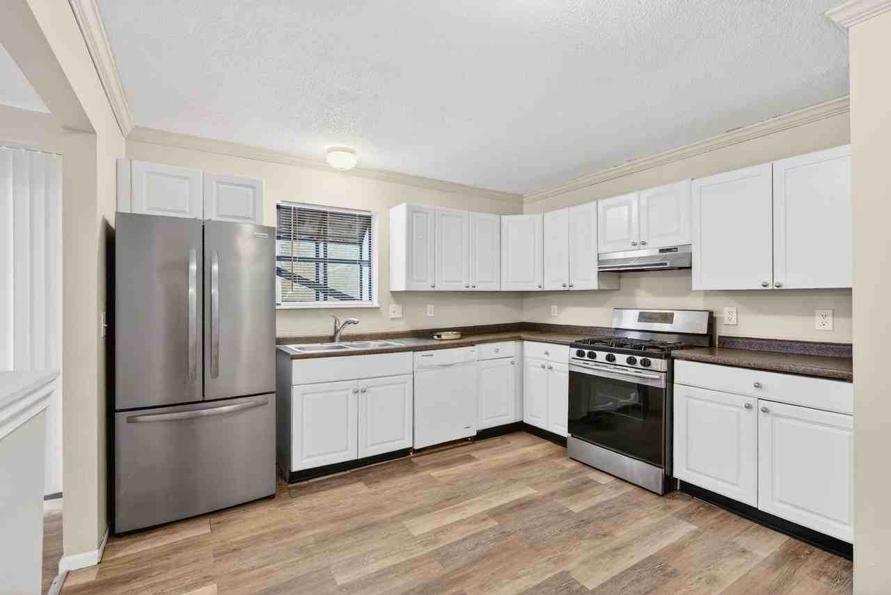 12117 Castilon Ave - Photo 2 of 33