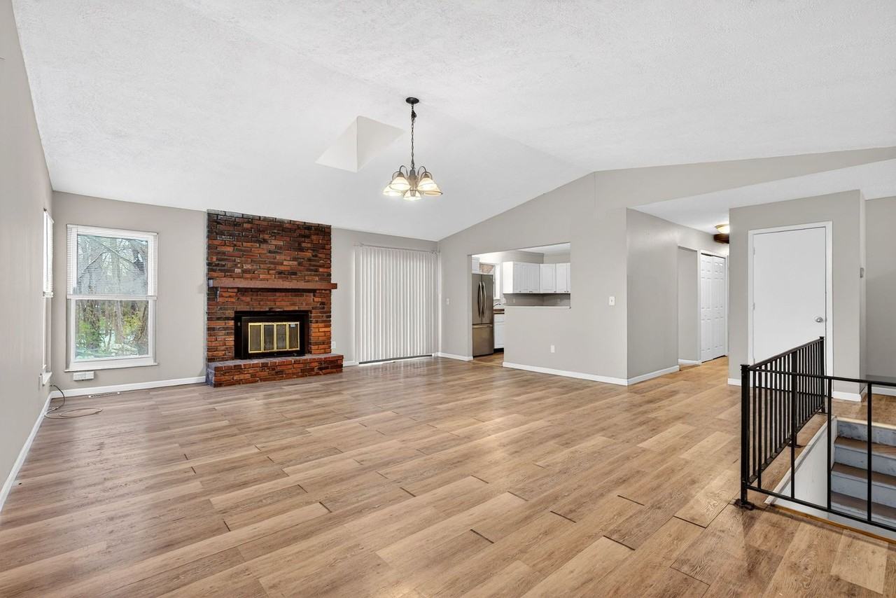 12117 Castilon Ave - Photo 3 of 33