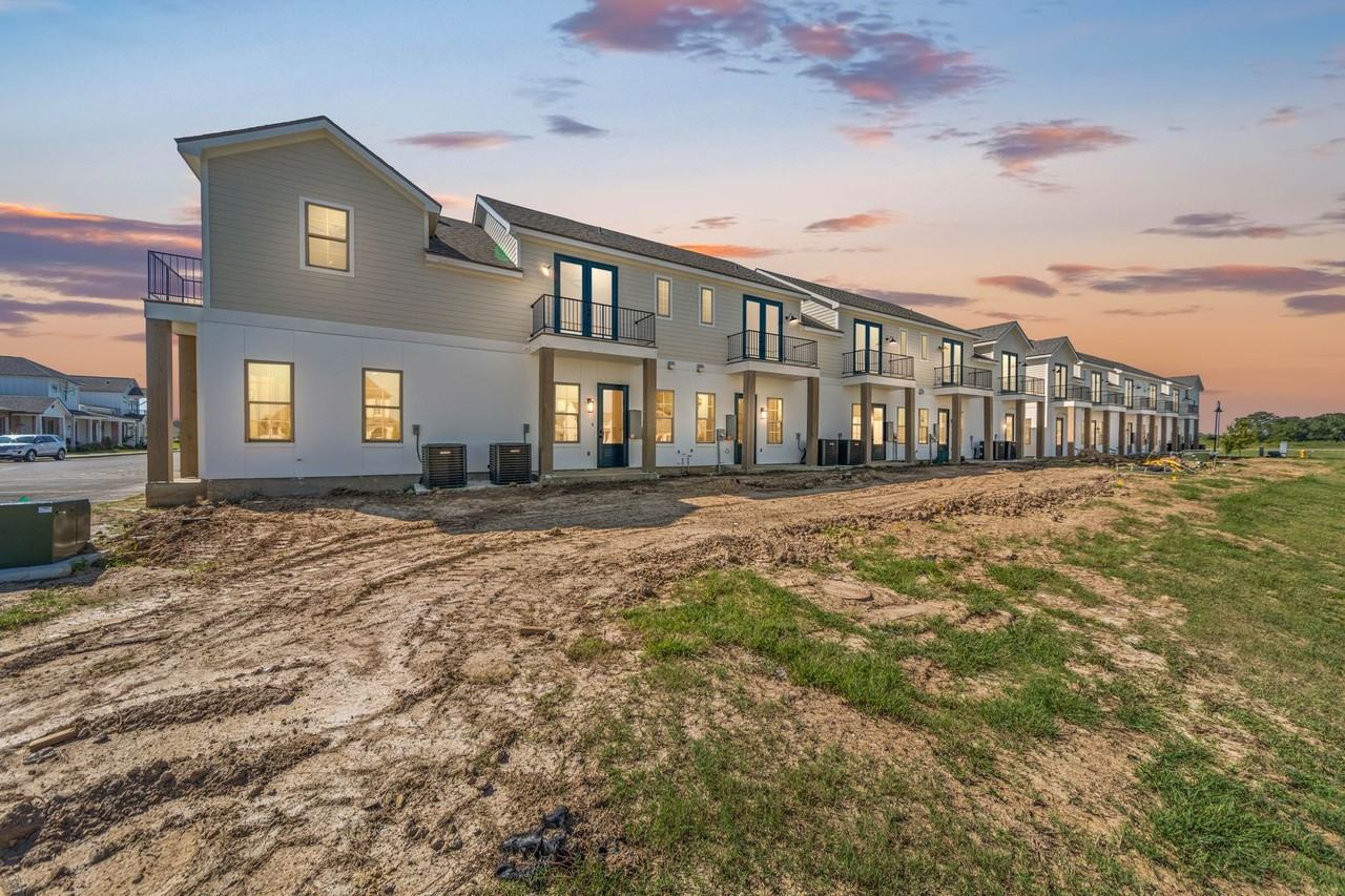 315 Sandstone Ave #206