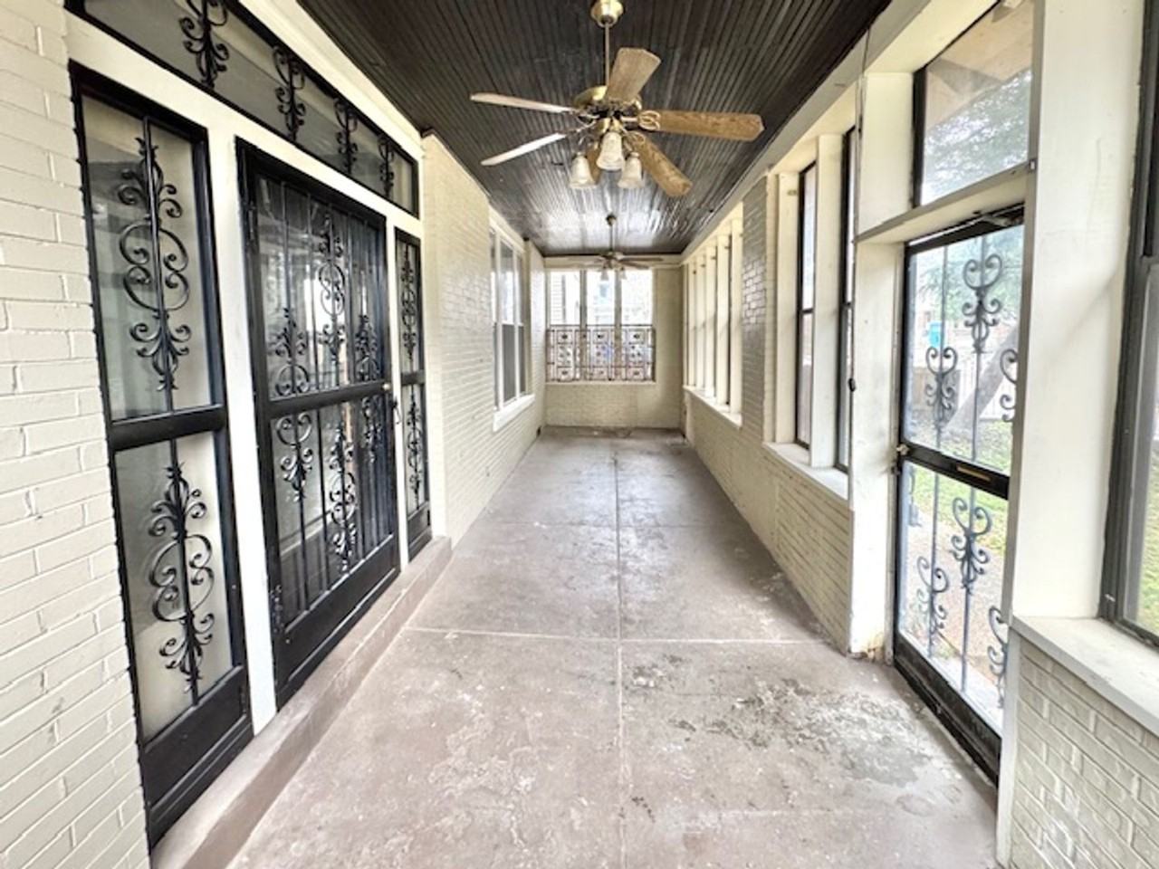 111 North Evergreen Street - Photo 2 of 22