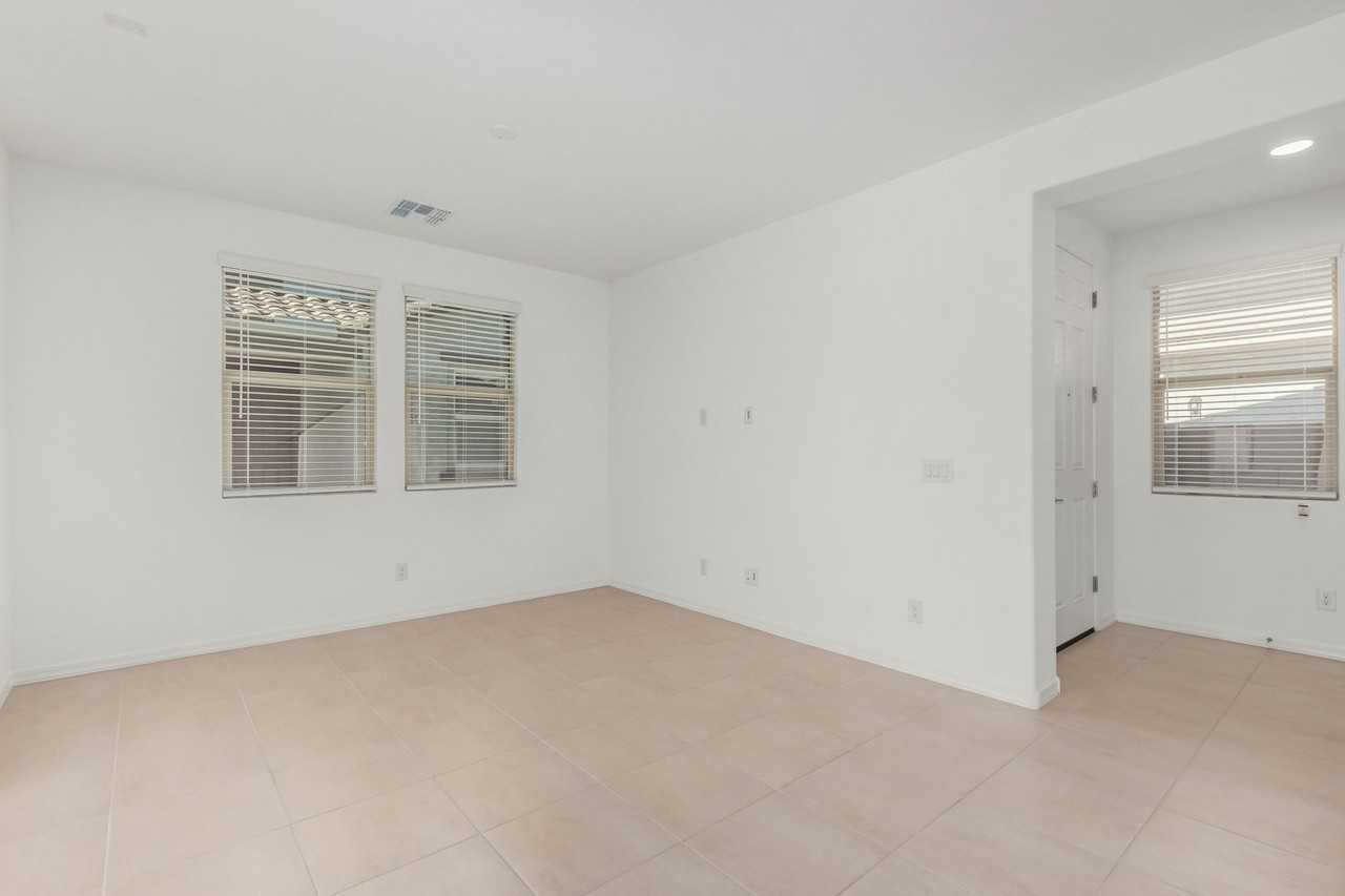 14633 W Sand Hills Rd - Photo 6 of 48