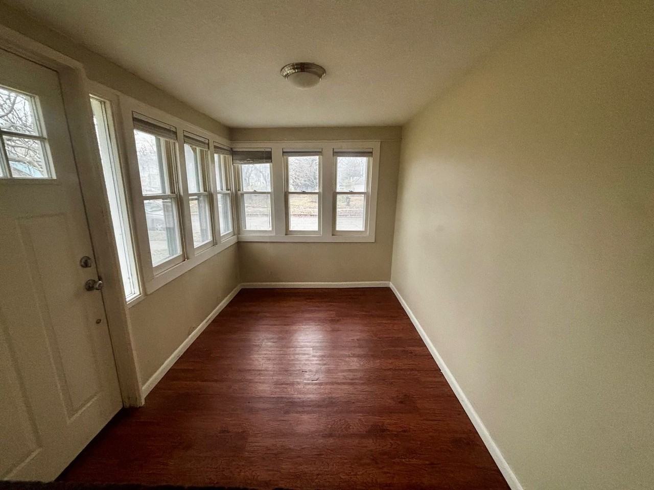 320 S Manhattan Ave - Photo 6 of 17