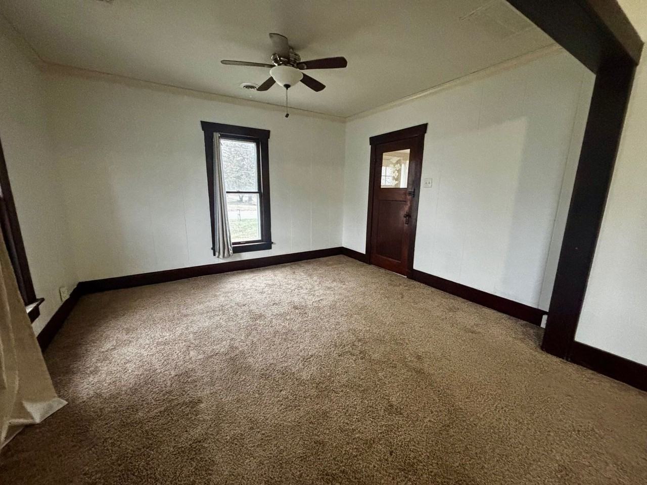 320 S Manhattan Ave - Photo 7 of 17