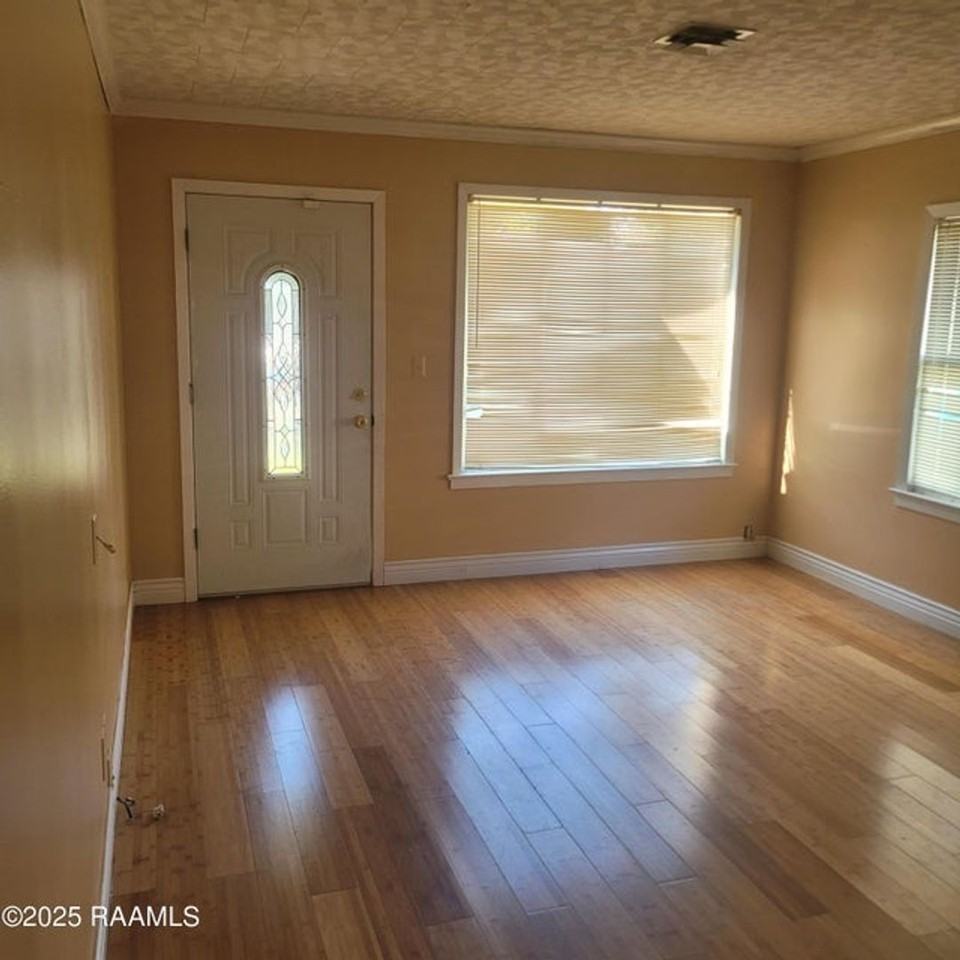 304 West Tennis Street - Photo 6 of 14