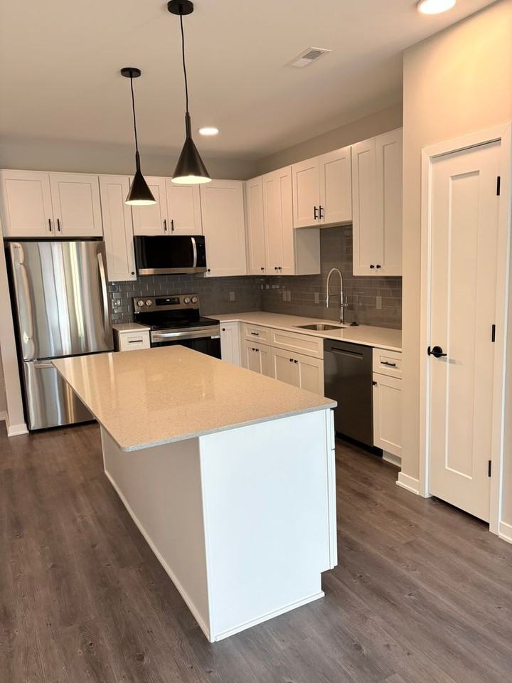 3612 3612 Leavenworth St - 504 - ADA #ADA - Photo 3 of 10