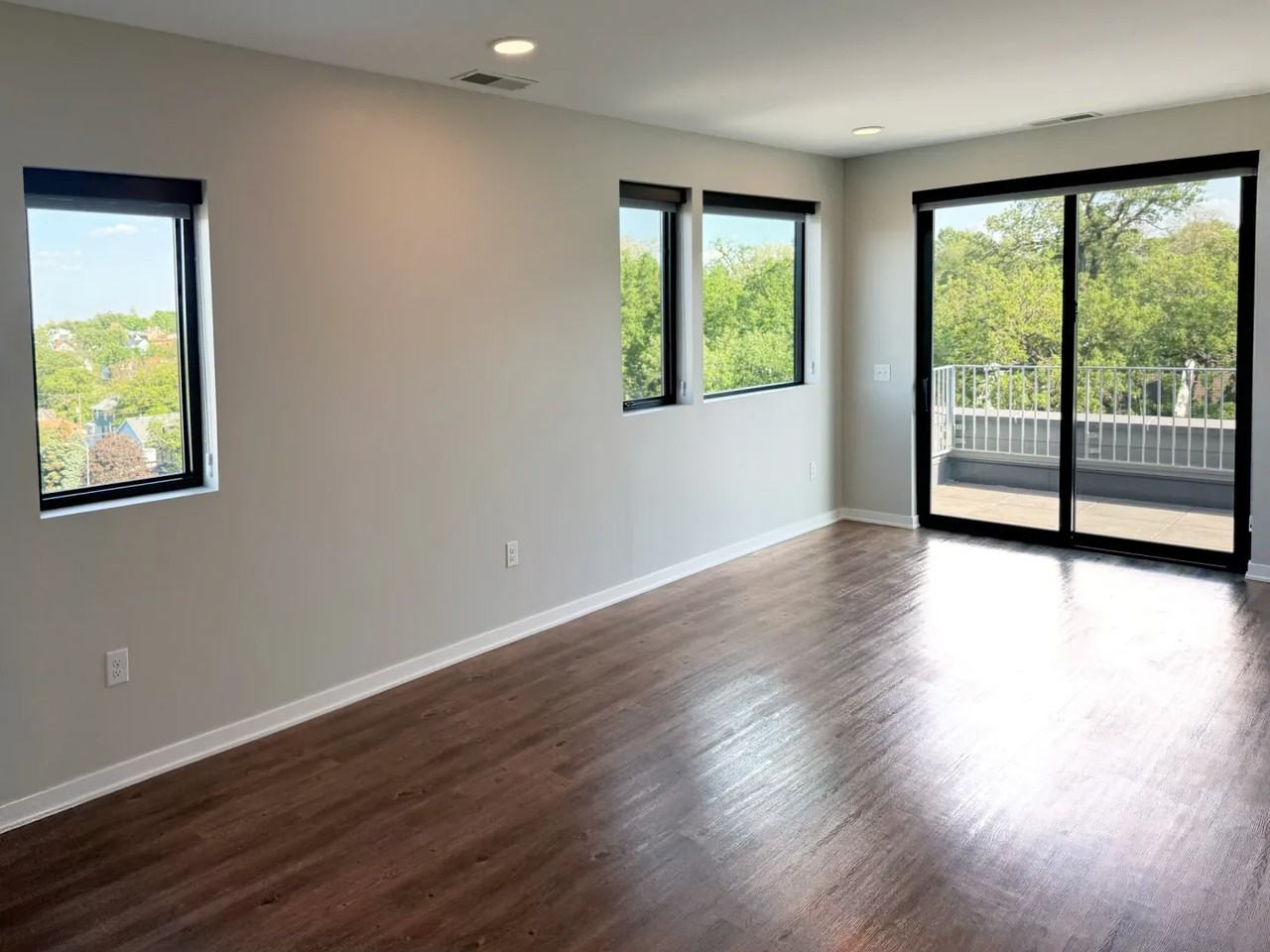 Leavenworth Lofts - Photo 2 of 10