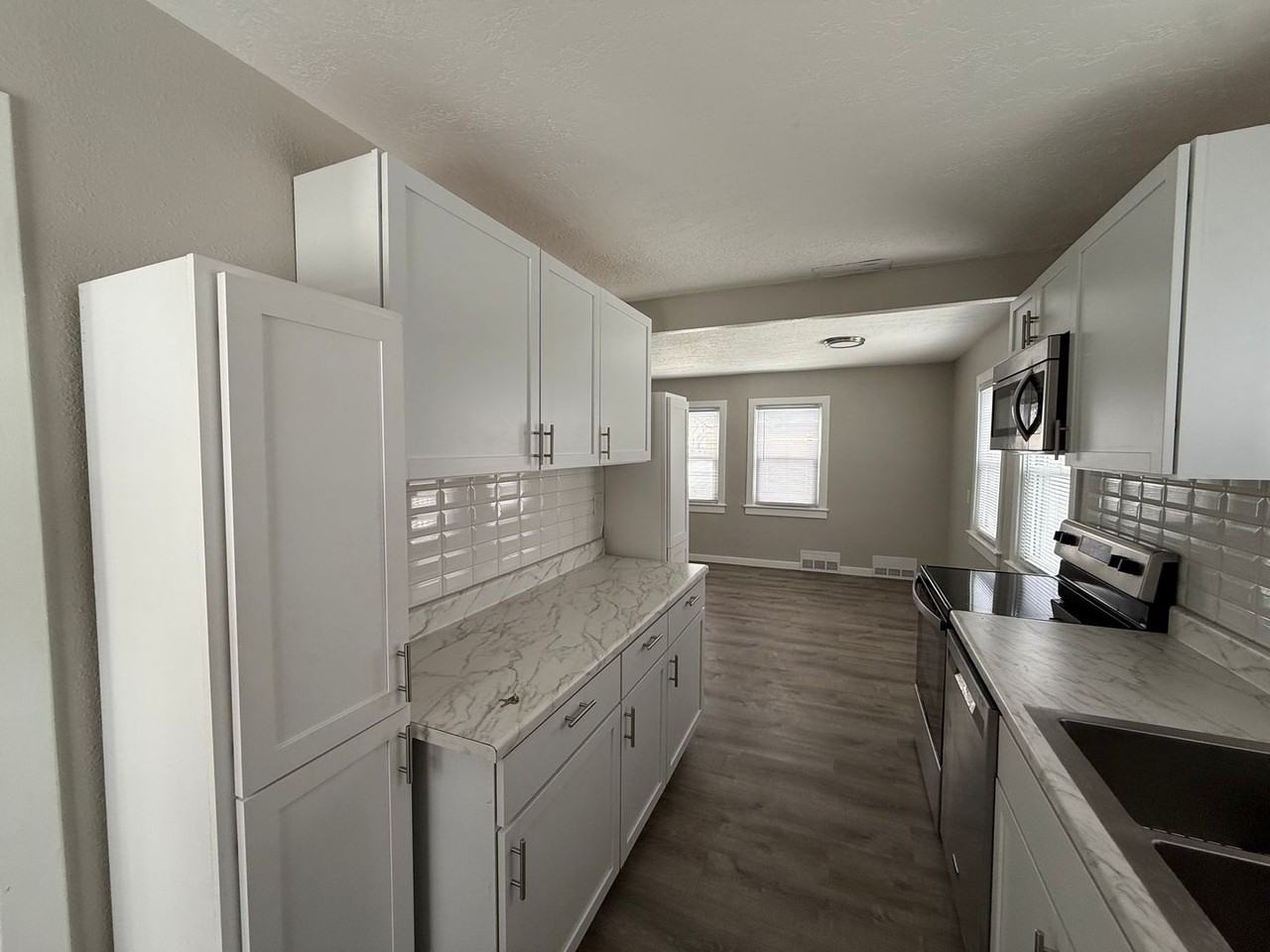 1013 6th St Sw - Photo 3 of 21