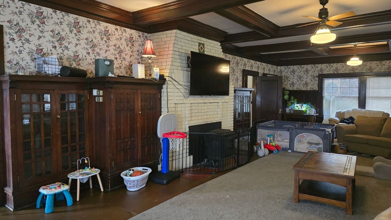 1108 N Avenue - Photo 2 of 5