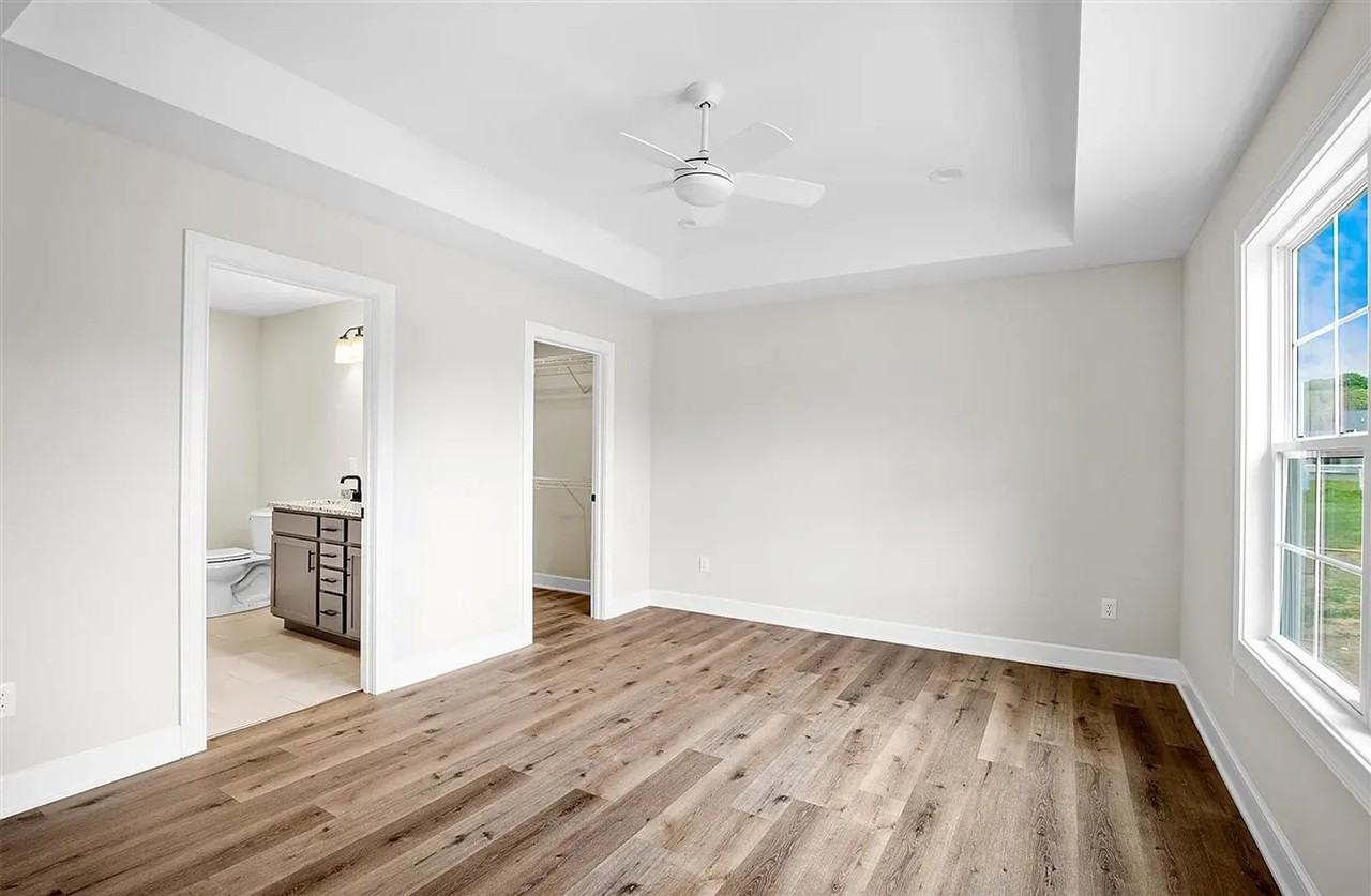 105 Madeline Court - Photo 5 of 13