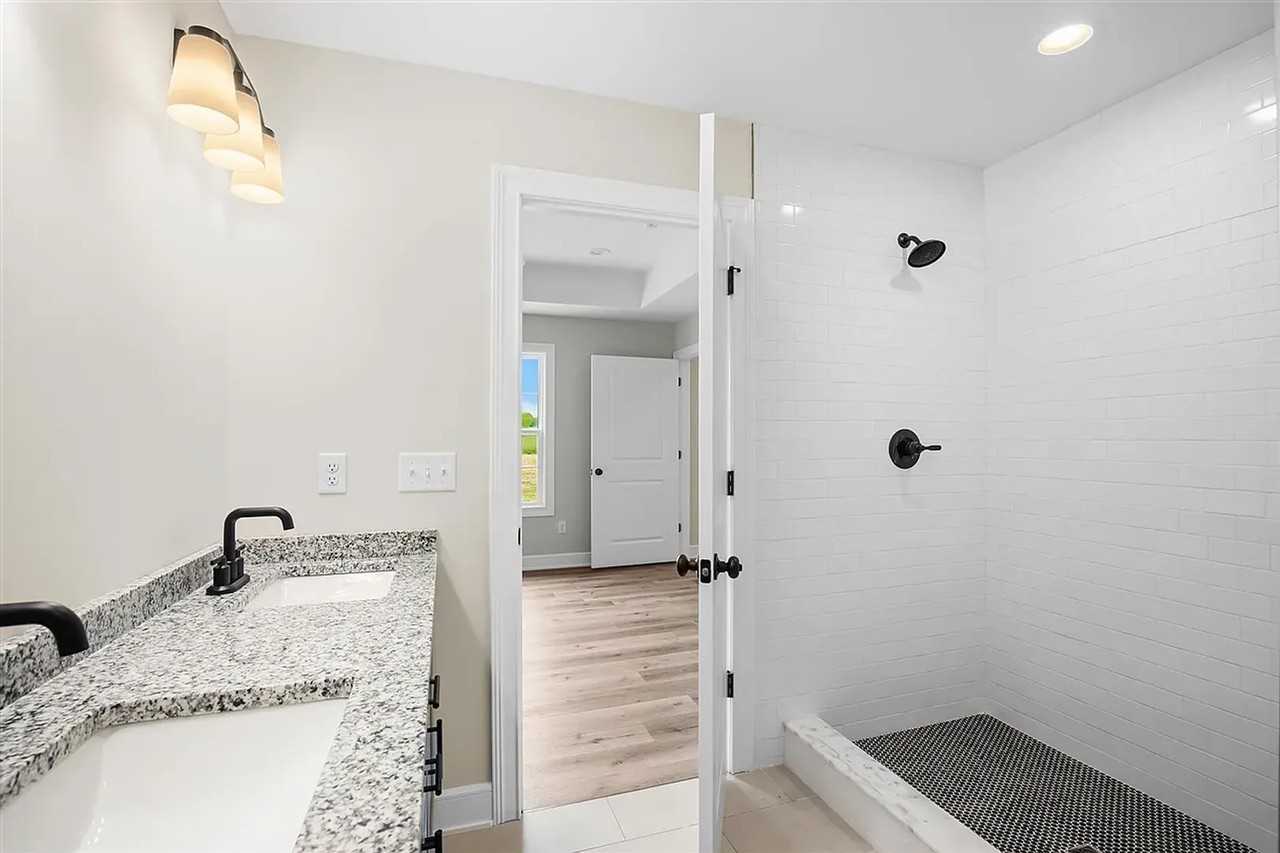 105 Madeline Court - Photo 6 of 13