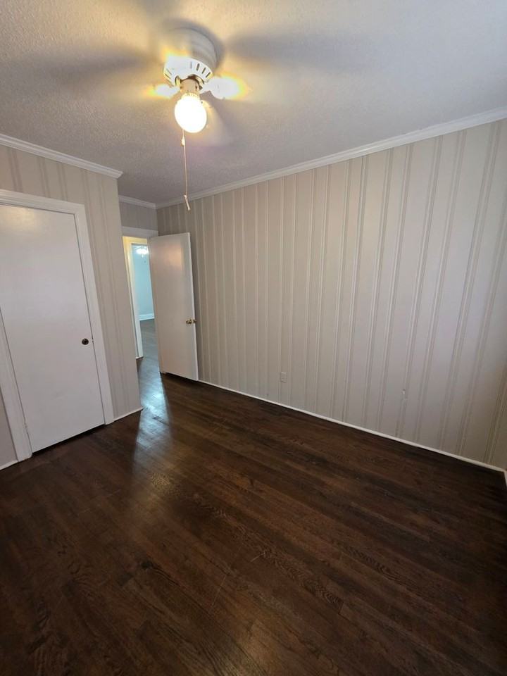 107 Creek Drive - Photo 3 of 14