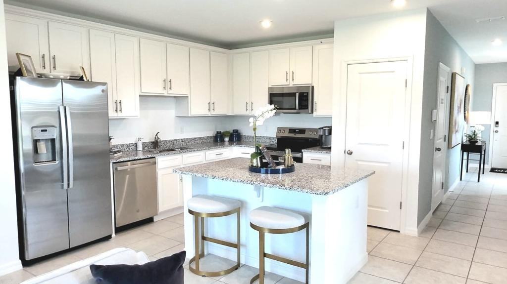 1602 Fan Palm Drive - Photo 5 of 7