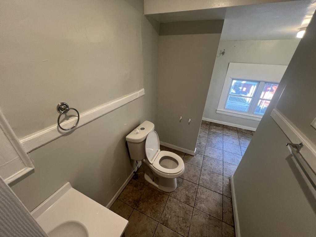 65 Woodlawn St - Photo 6 of 12