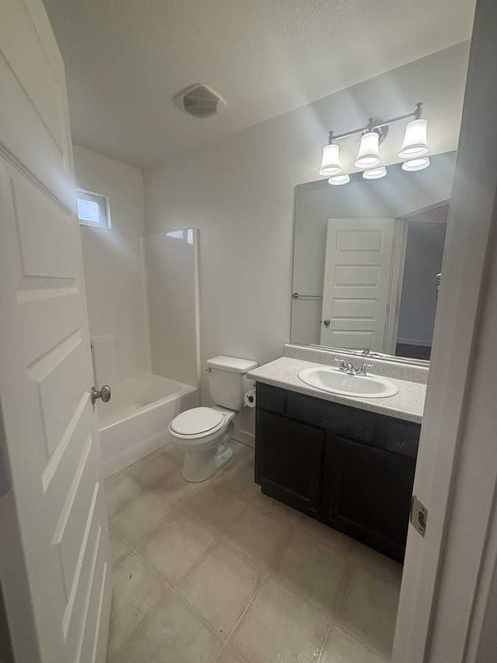 4602 W South Jordan Pkwy #1 - Photo 2 of 31