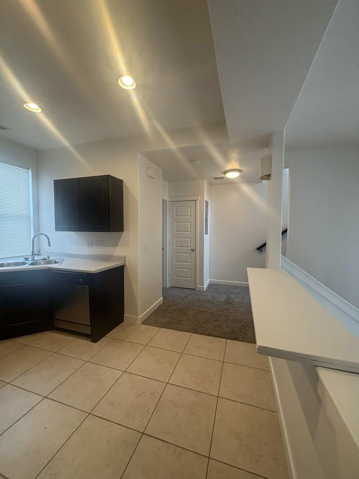 4602 W South Jordan Pkwy #1 - Photo 6 of 31